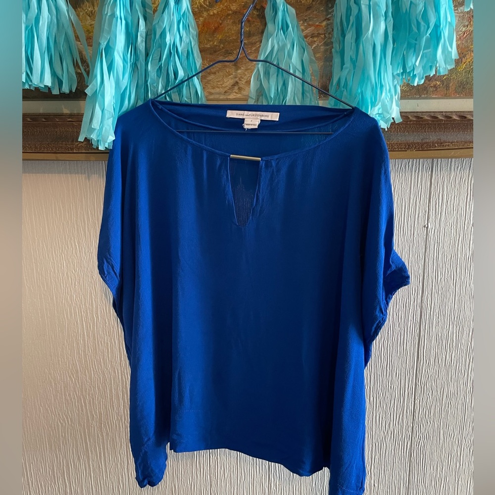 💛Diane Von Furstenburg Blouse. Size Large.